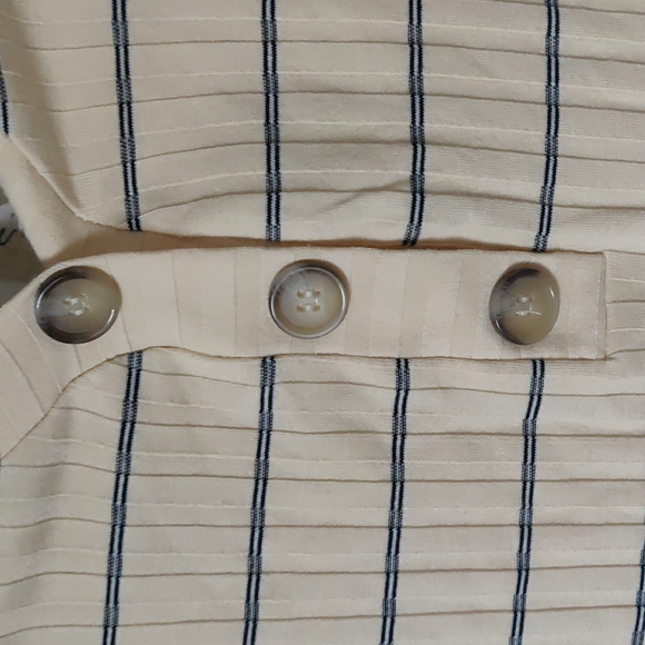 NWT - Cream top - Picture 4 of 8